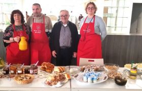 Avec quelques bénévoles de l'équipe