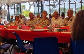 Notre délégation à la table officielle
